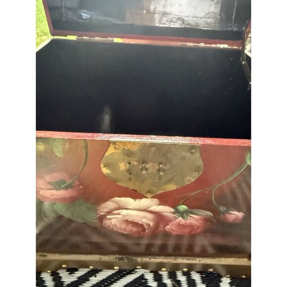 Large Trunk Chest Box Wood Hand painted Floral W/Gold Studs 14.5x11.5x15 in - Picture 3 of 8
